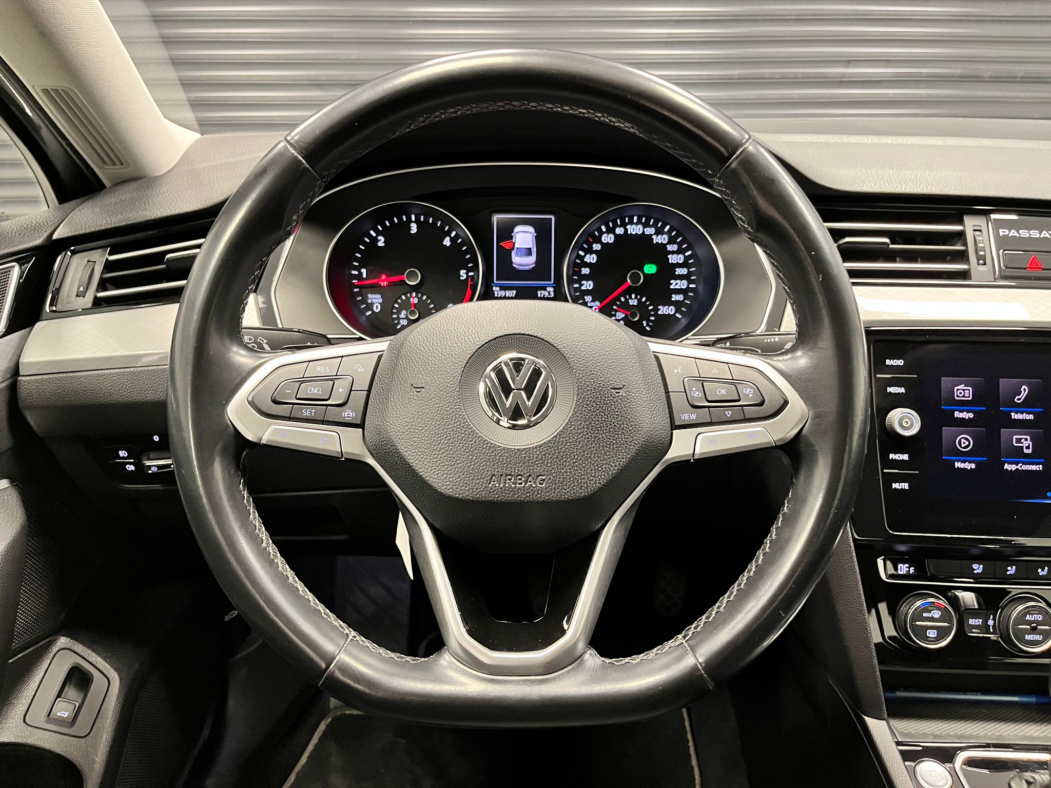 VOLKSWAGEN PASSAT 18